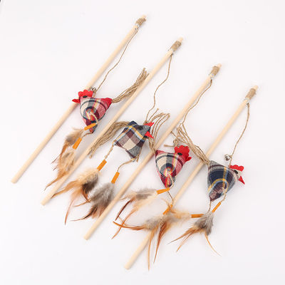 A galinha luxuosa de madeira deu forma a Cat Toy Stick With Feather Interactive
