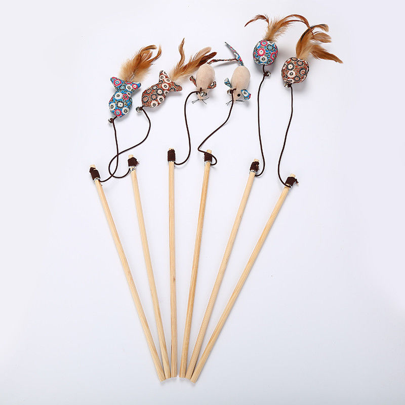 Cat Pet Toys Teaser Stick dada forma galinha com os brinquedos de madeira da pena para gatos