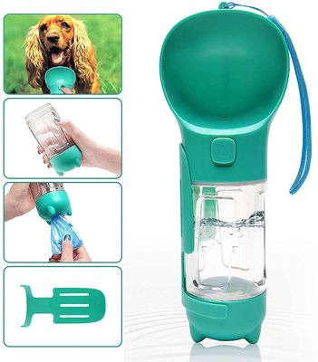Andando 2 em 1 garrafa de água do cão com saco do tombadilho e a bacia bebendo do animal de estimação livre da colher BPA